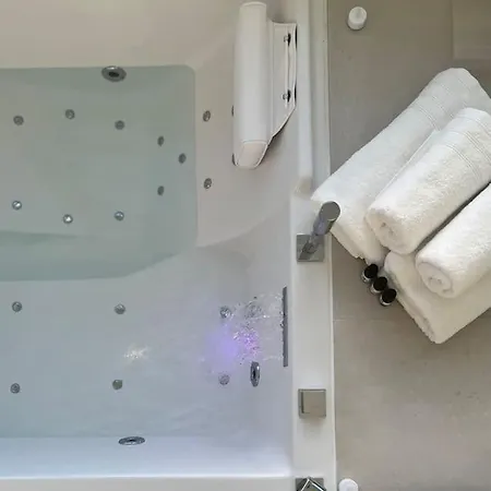 Suite « Body Love » - Jacuzzi Privatif Créteil Extérieur photo